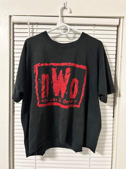 nWO tee